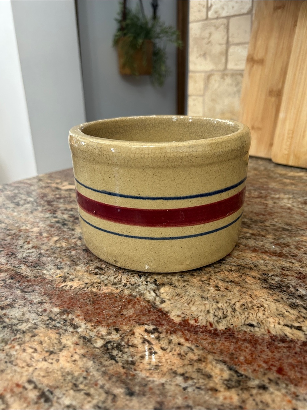 Robinson-Ransbottom 1QT Beige Stoneware Crock with Red and Blue Stripes